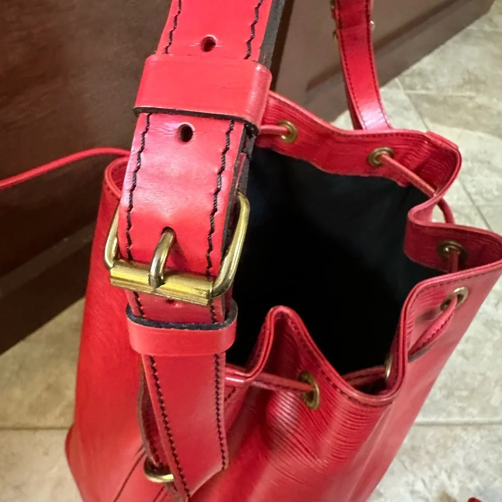 🌸🌸🌸Authentic Louis Vuitton Leather LV Petit Noe Red Epi - Picture 11 of 12